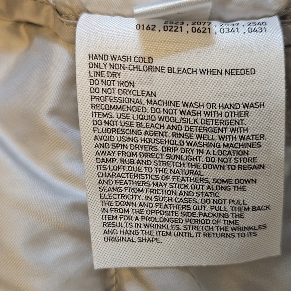 UNIQLO Women's Light Weight Down Puffer Vest Jacket Packable Silver Size Small - Picture 6 of 8